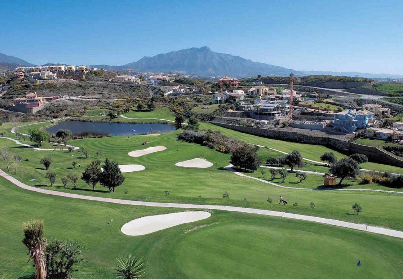 Apartamento en Benahavís - Apartamento  encantado en Pueblo Cortes del Golf Benahavis