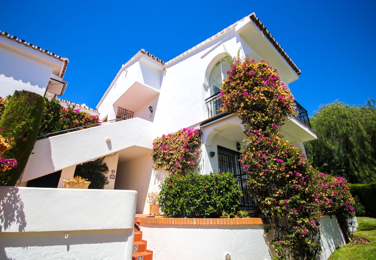 Apartamento en Benahavís - Apartamento  encantado en Pueblo Cortes del Golf Benahavis
