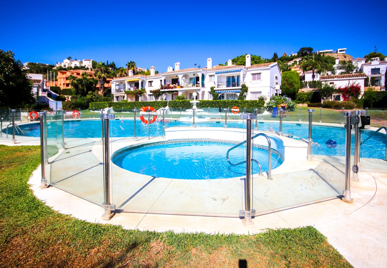 Apartamento en Benahavís - Apartamento  encantado en Pueblo Cortes del Golf Benahavis