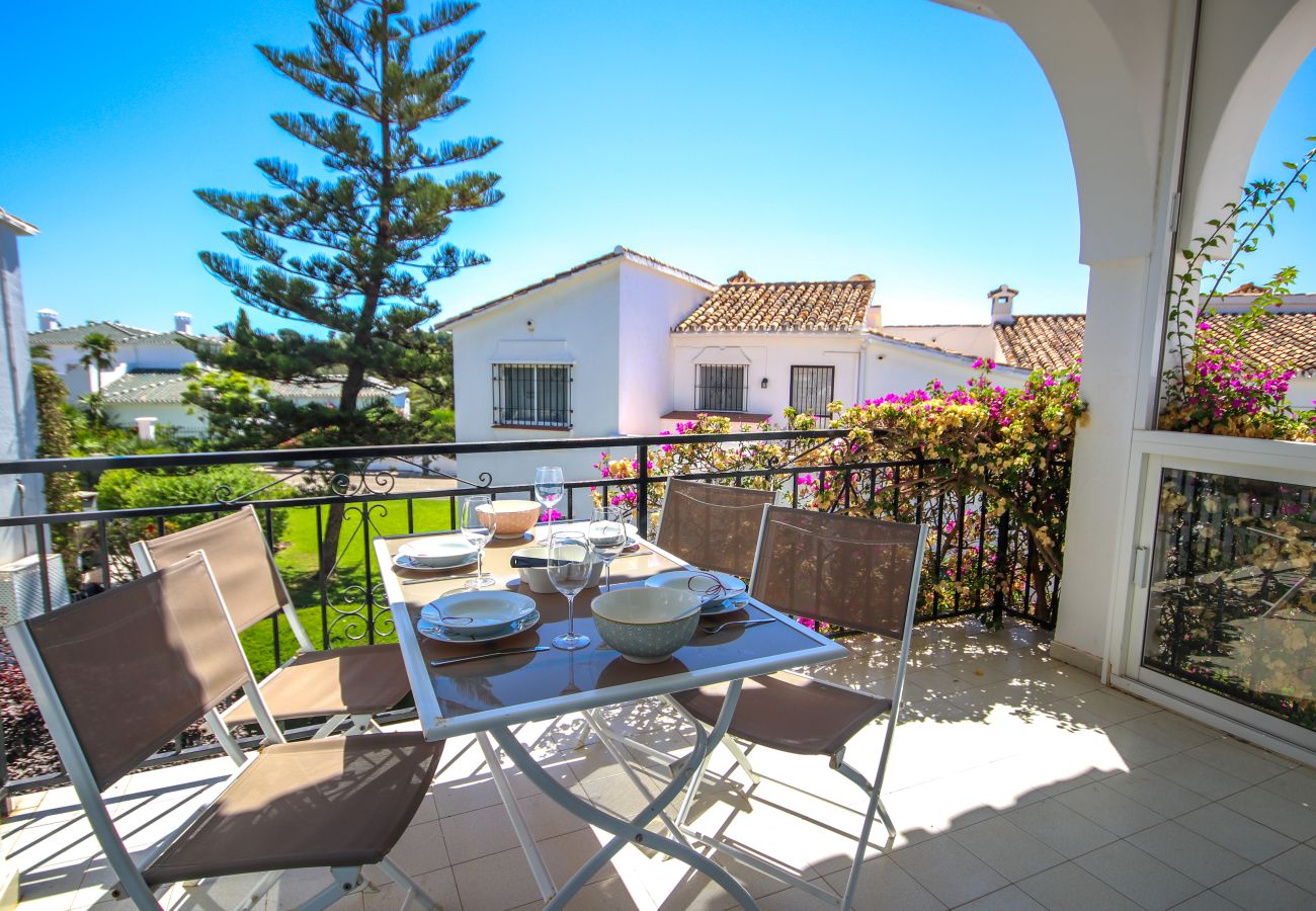 Apartamento en Benahavís - Apartamento  encantado en Pueblo Cortes del Golf Benahavis