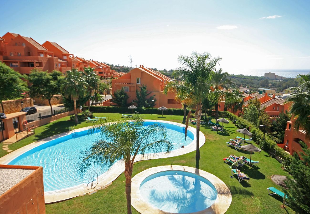 Apartamento en Marbella - Elegante Ático Dúplex en Los Lagos de Santa María