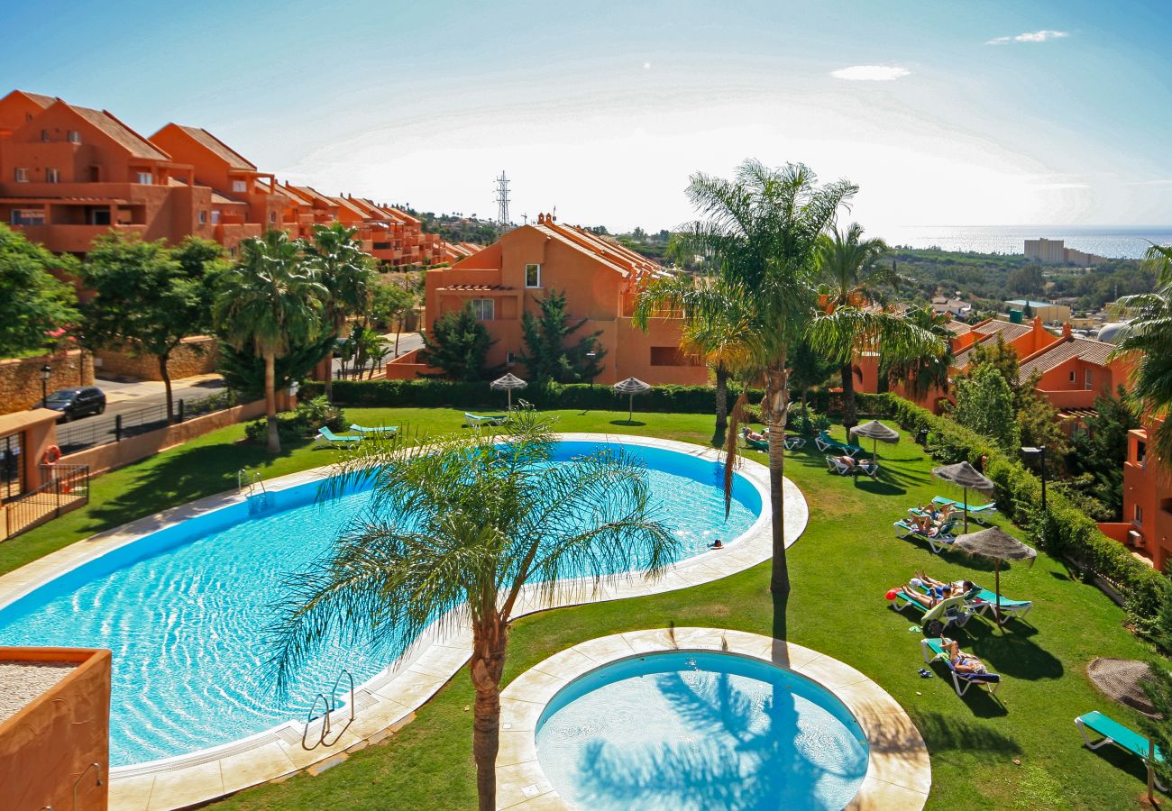 Apartamento en Marbella - Elegante Ático Dúplex en Los Lagos de Santa María