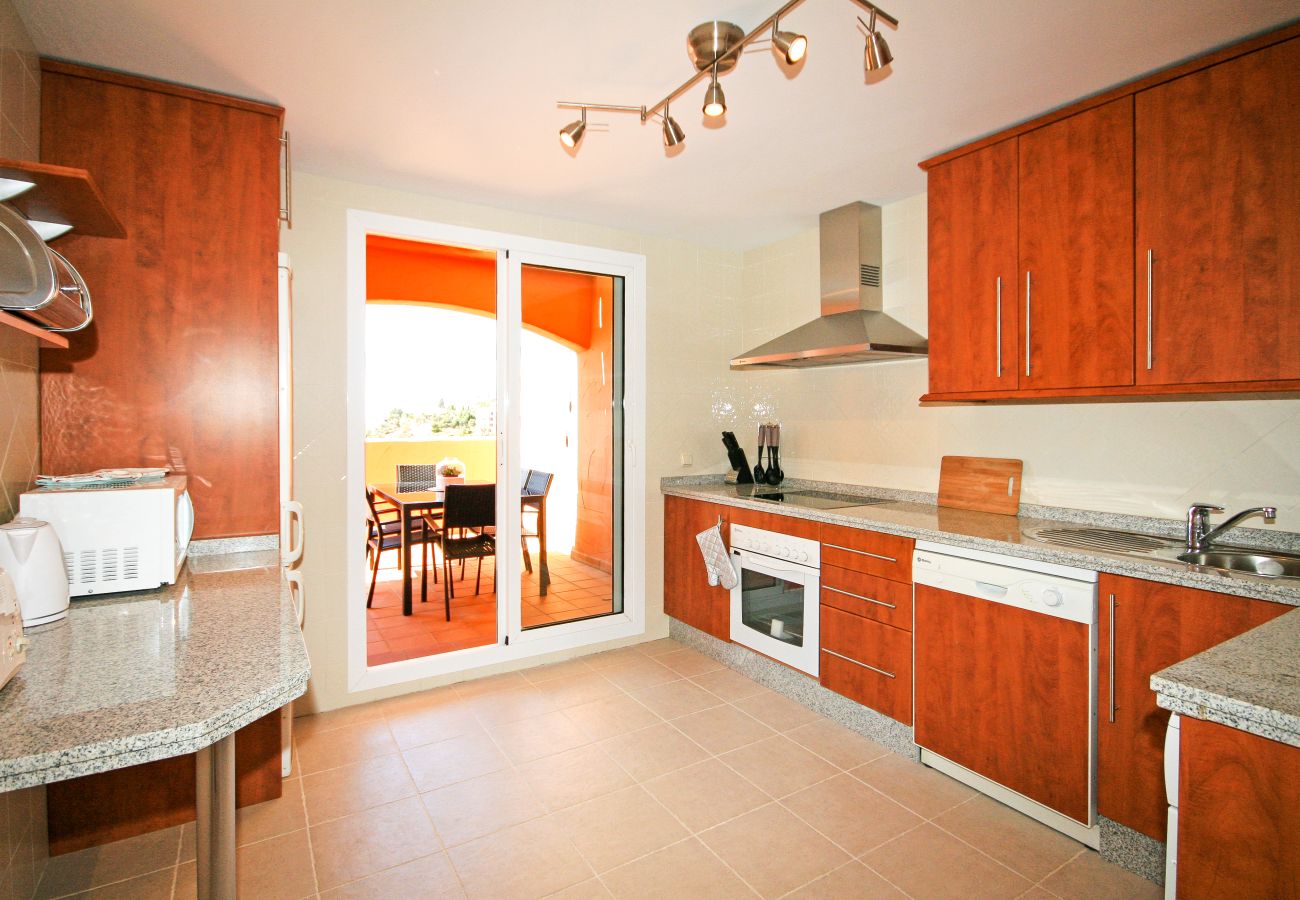 Apartamento en Marbella - Elegante Ático Dúplex en Los Lagos de Santa María