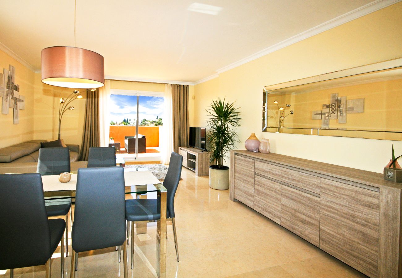 Apartamento en Marbella - Elegante Ático Dúplex en Los Lagos de Santa María