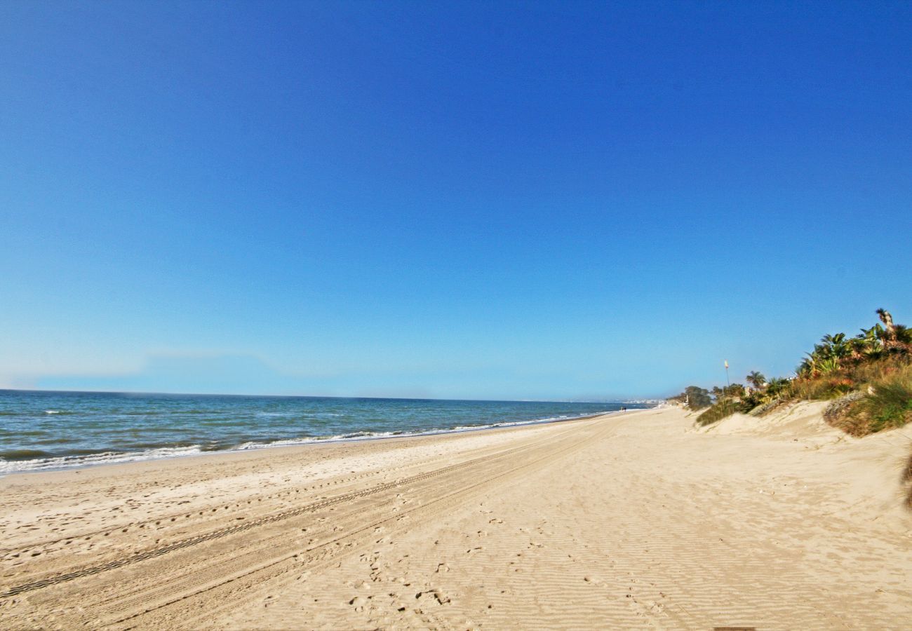 Apartamento en Marbella - Elegante Ático Dúplex en Los Lagos de Santa María