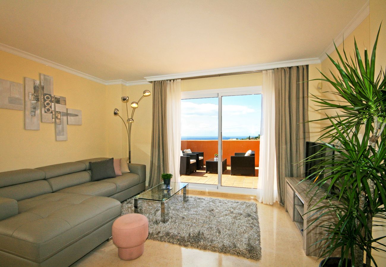 Apartamento en Marbella - Elegante Ático Dúplex en Los Lagos de Santa María