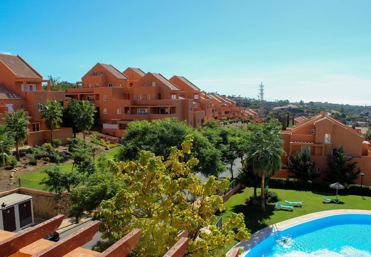 Apartamento en Marbella - Elegante Ático Dúplex en Los Lagos de Santa María