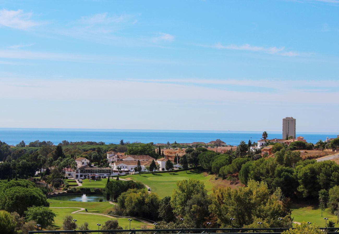 Apartamento en Marbella - Elegante Ático Dúplex en Los Lagos de Santa María