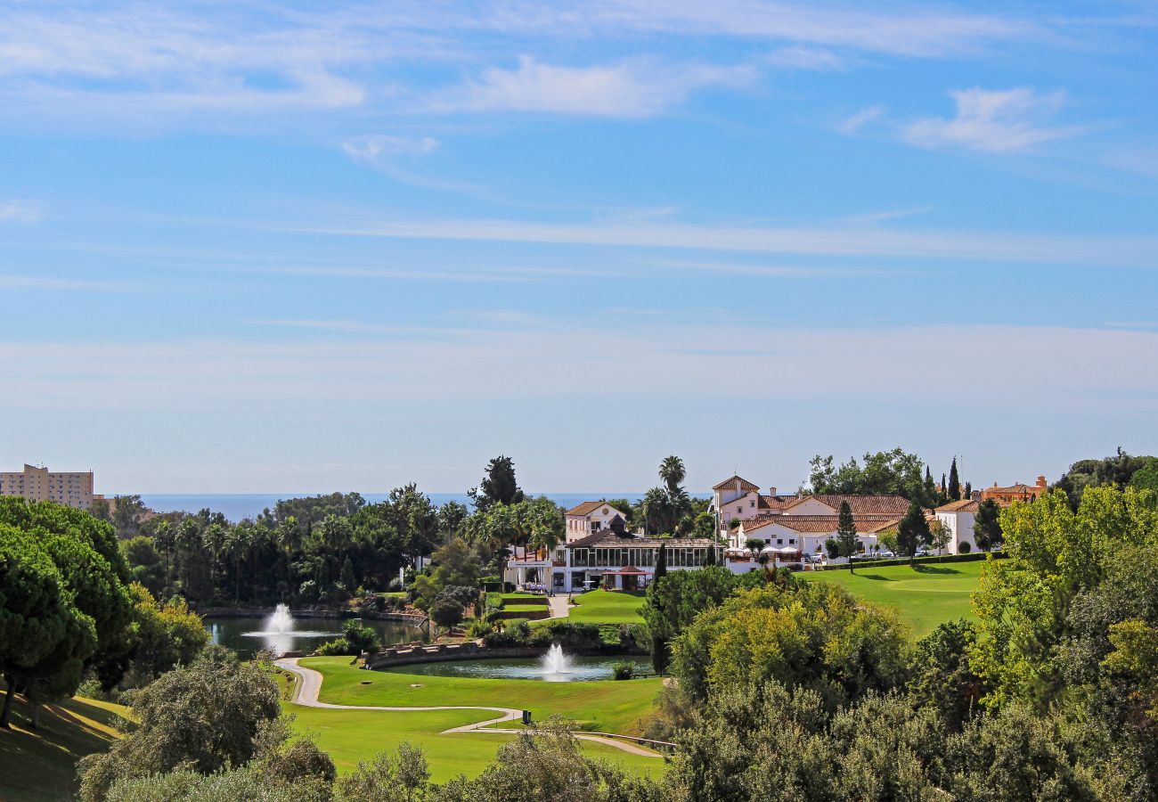 Apartamento en Marbella - Elegante Ático Dúplex en Los Lagos de Santa María