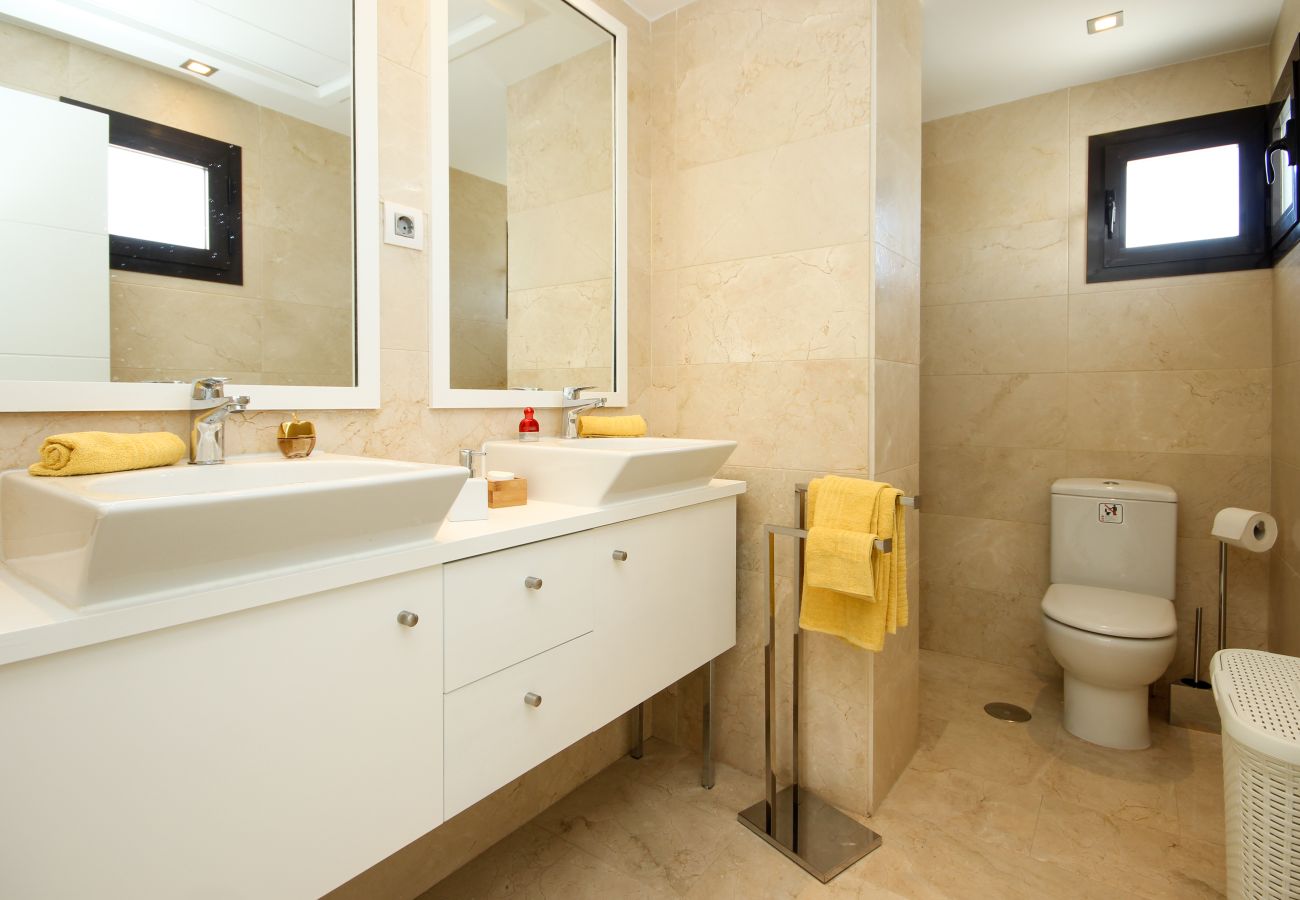 Apartamento en Casares - Ático frente al mar con vistas al mar, Bañera de hidromasaje, Barbacoa