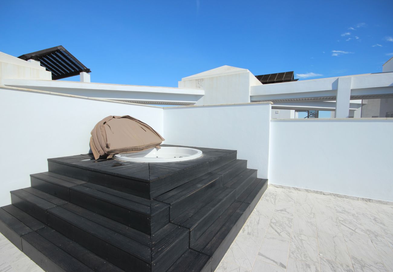 Apartamento en Casares - Ático frente al mar con vistas al mar, Bañera de hidromasaje, Barbacoa