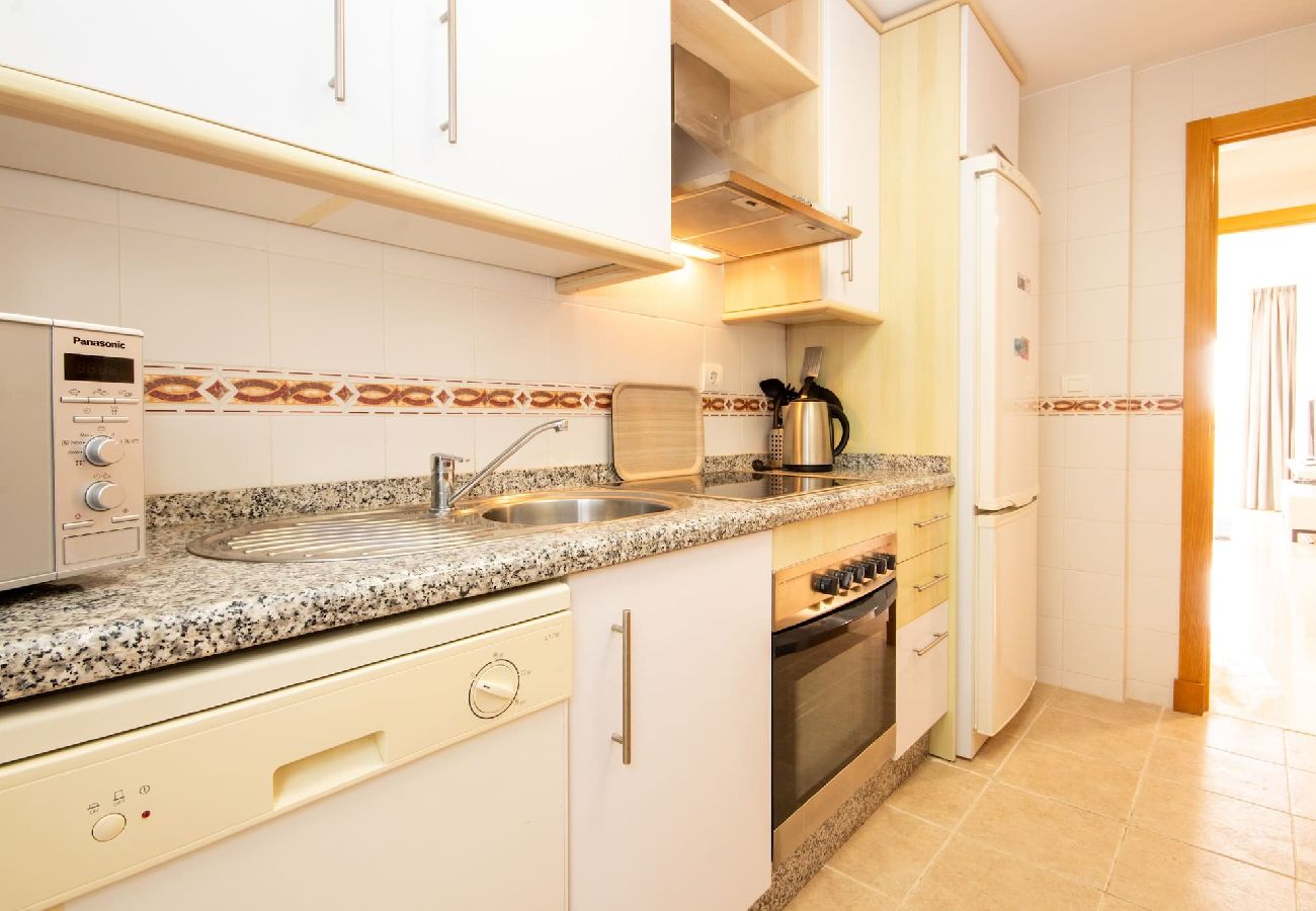 Apartamento en Casares - Ático con azotea, barbacoa y vistas al mar