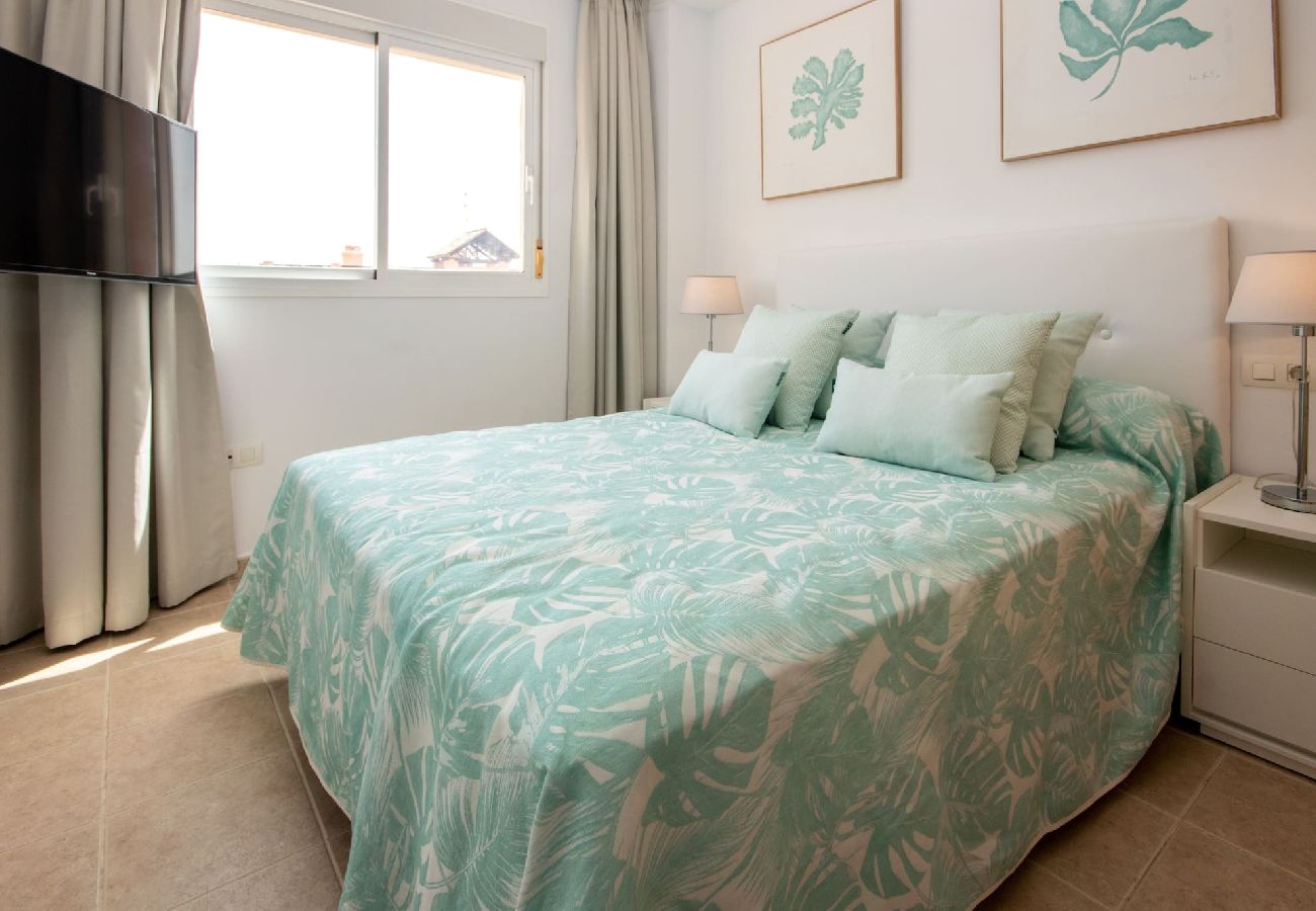Apartamento en Casares - Ático con azotea, barbacoa y vistas al mar