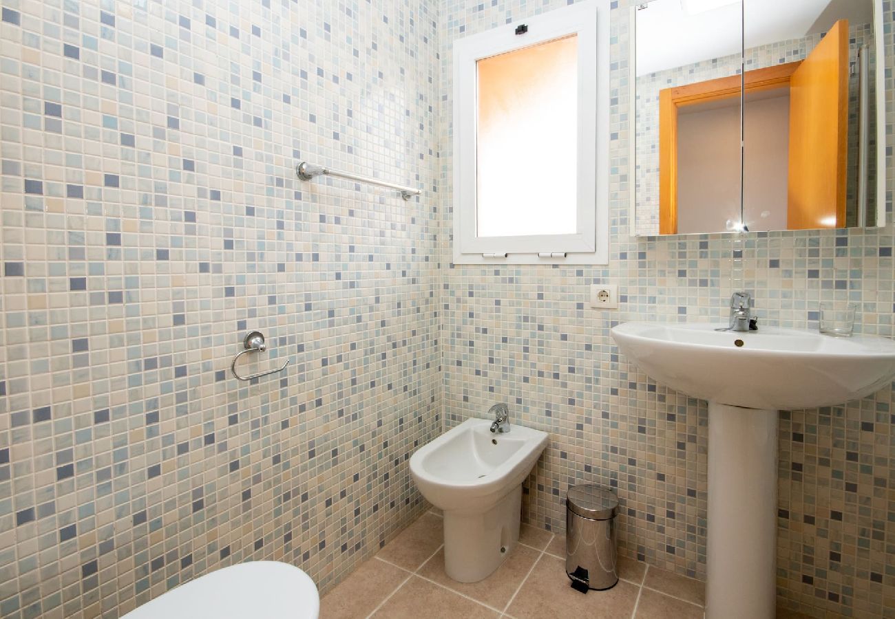 Apartamento en Casares - Ático con azotea, barbacoa y vistas al mar