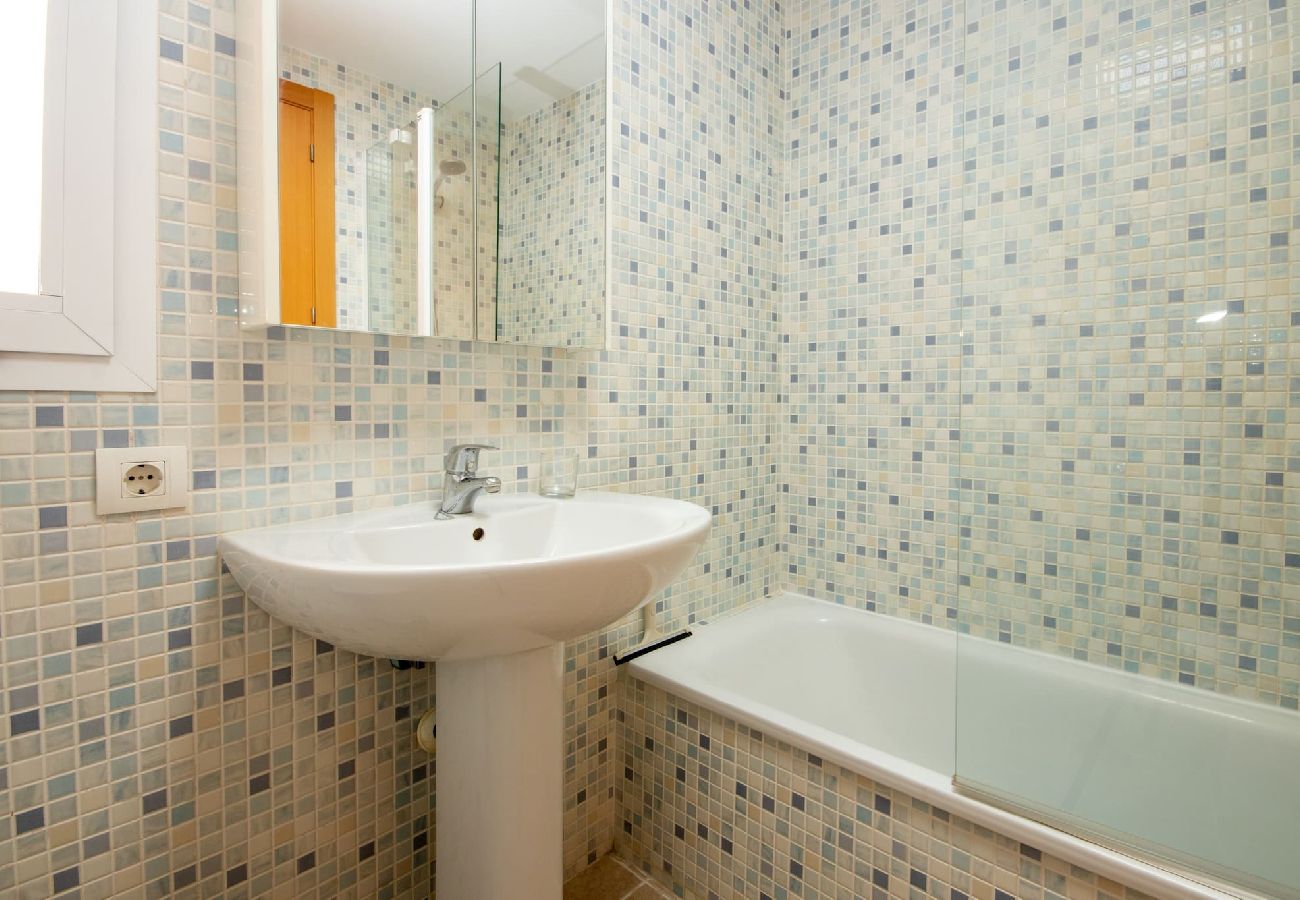 Apartamento en Casares - Ático con azotea, barbacoa y vistas al mar