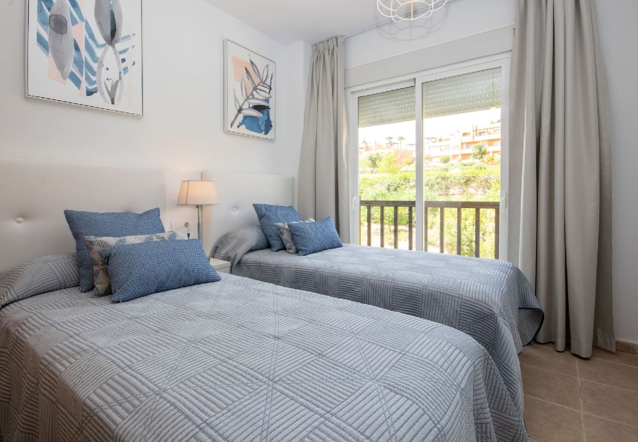 Apartamento en Casares - Ático con azotea, barbacoa y vistas al mar