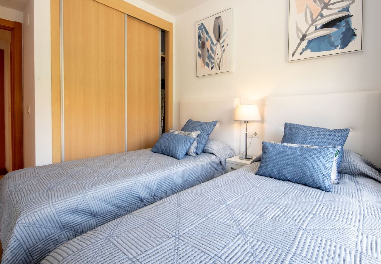 Apartamento en Casares - Ático con azotea, barbacoa y vistas al mar