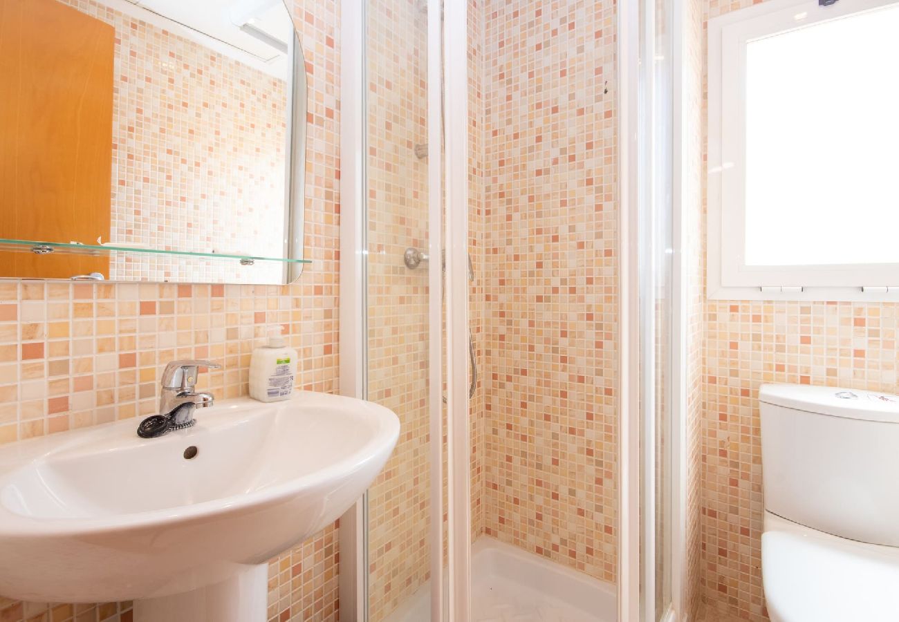 Apartamento en Casares - Ático con azotea, barbacoa y vistas al mar
