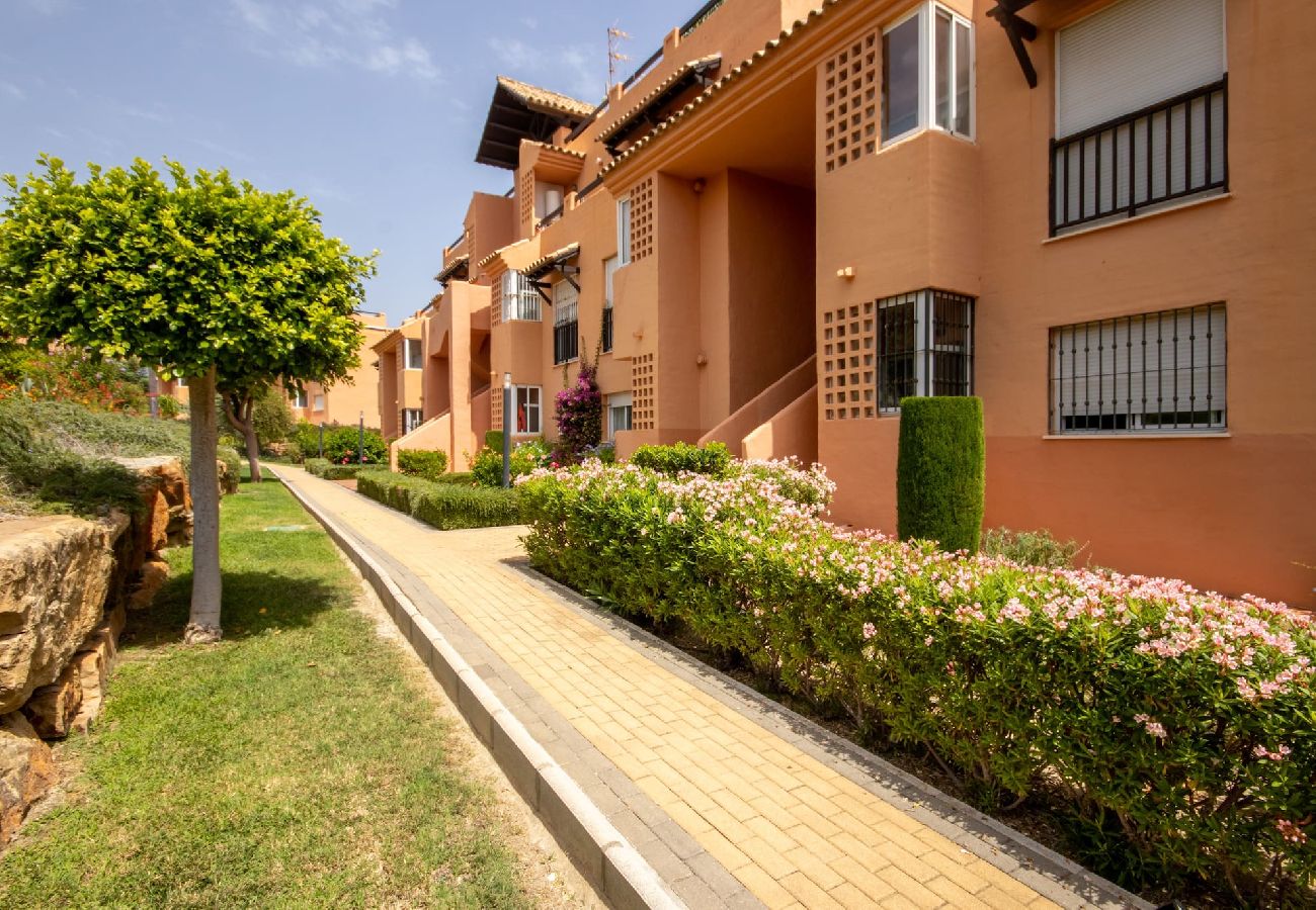 Apartamento en Casares - Ático con azotea, barbacoa y vistas al mar
