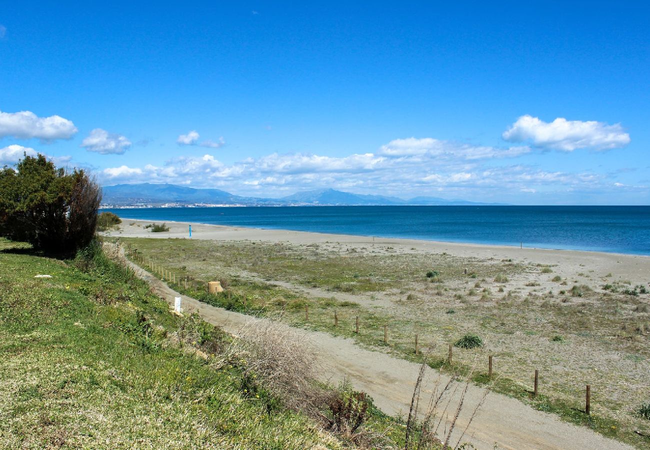 Apartamento en Casares - Ático con azotea, barbacoa y vistas al mar