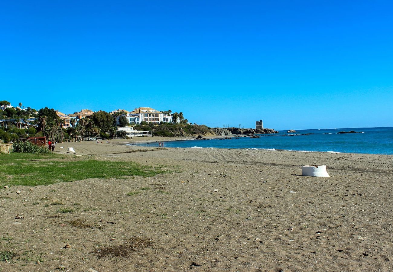 Apartamento en Casares - Ático con azotea, barbacoa y vistas al mar