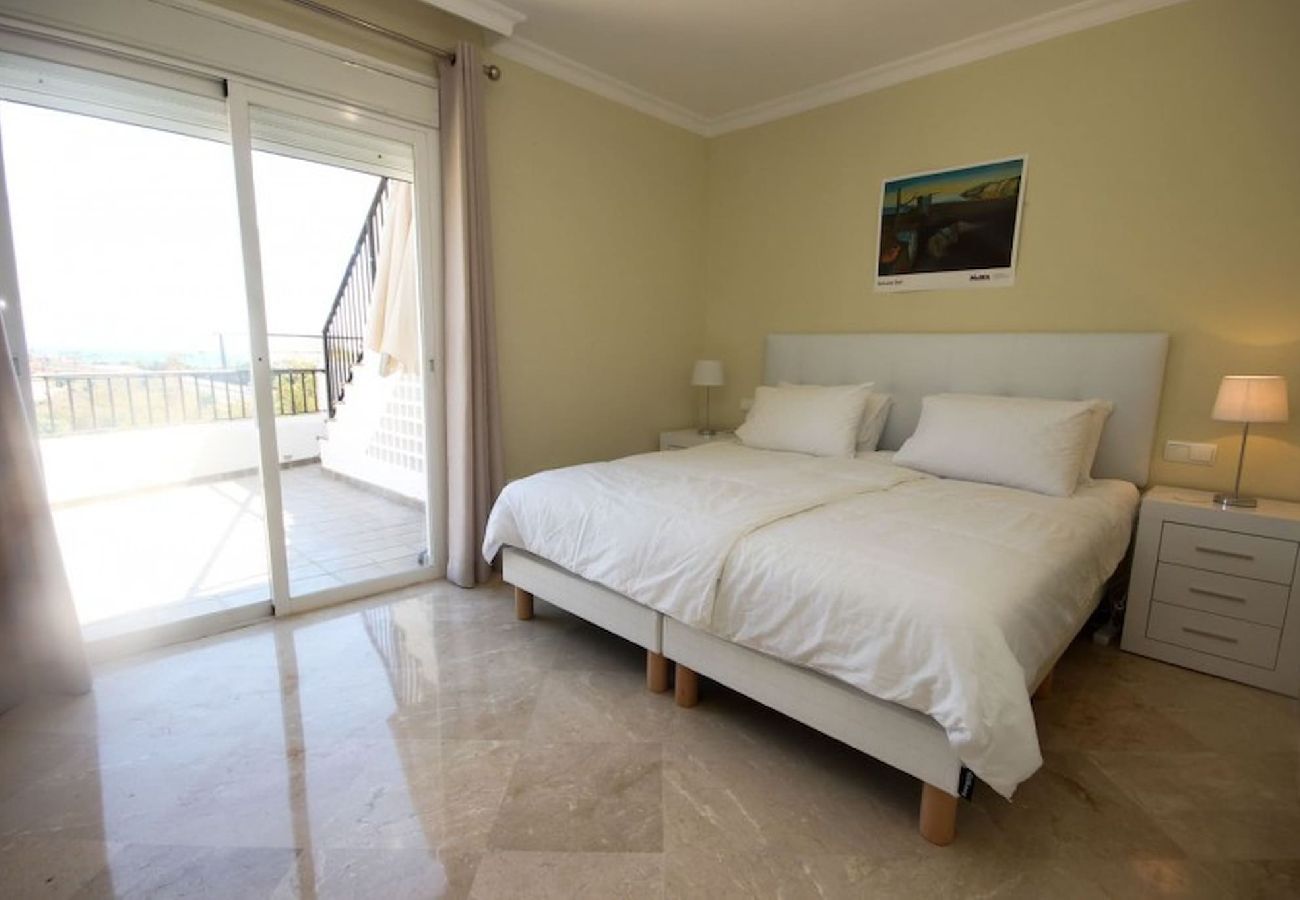 Casa adosada en Casares - Amplia casa adosada de 4 dormitorios en Bahía de Casares