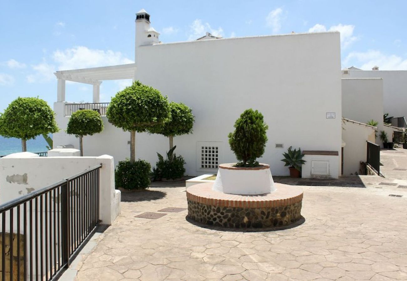 Casa adosada en Casares - Amplia casa adosada de 4 dormitorios en Bahía de Casares