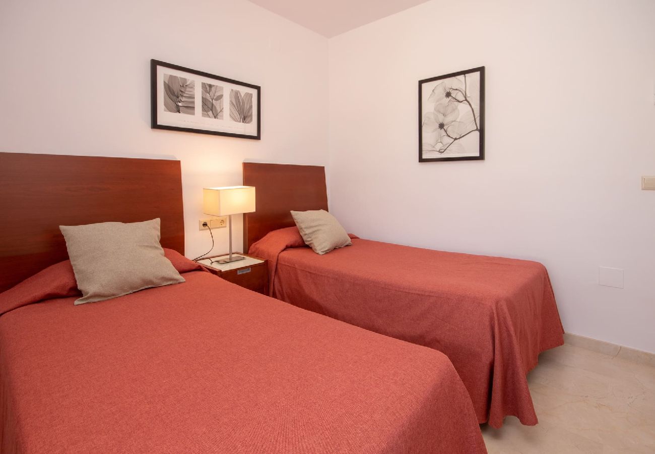 Apartamento en Fuengirola - Casa adosada de 2 dormitorios Marina del Sol cerca de la playa y el pueblo