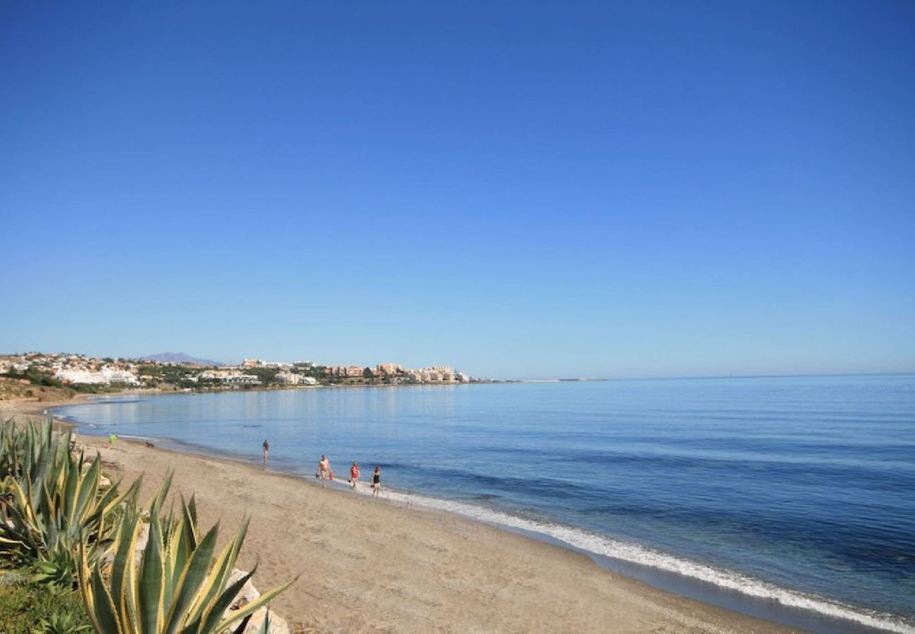 Apartamento en Estepona - Apartamento de 2 dormitorios con vistas al campo de golf de Valle Romano