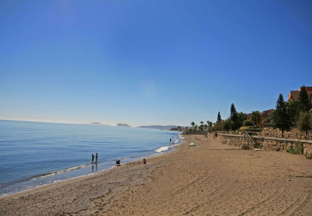 Apartamento en Estepona - Apartamento de 2 dormitorios con vistas al campo de golf de Valle Romano
