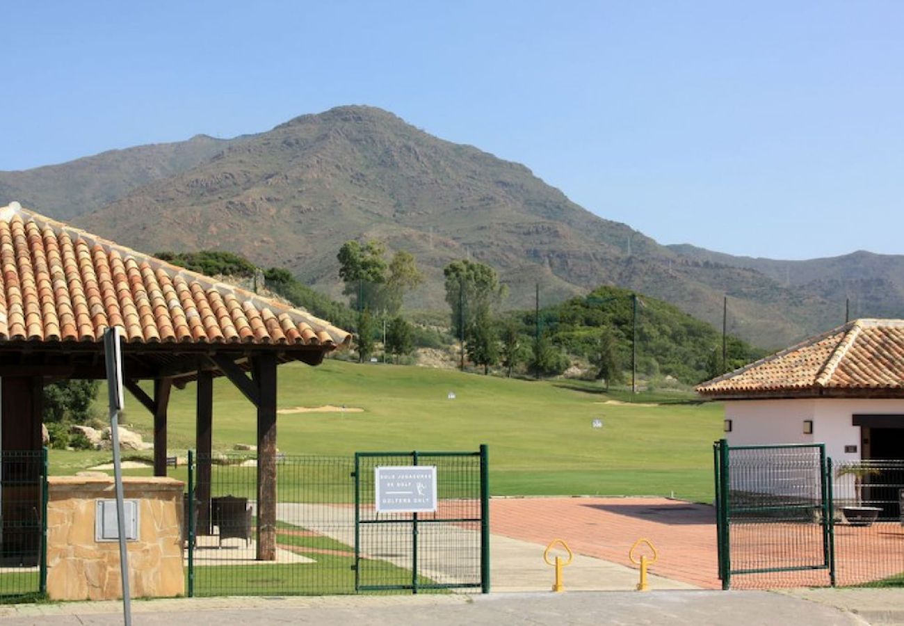 Apartamento en Estepona - Apartamento de 2 dormitorios con vistas al campo de golf de Valle Romano