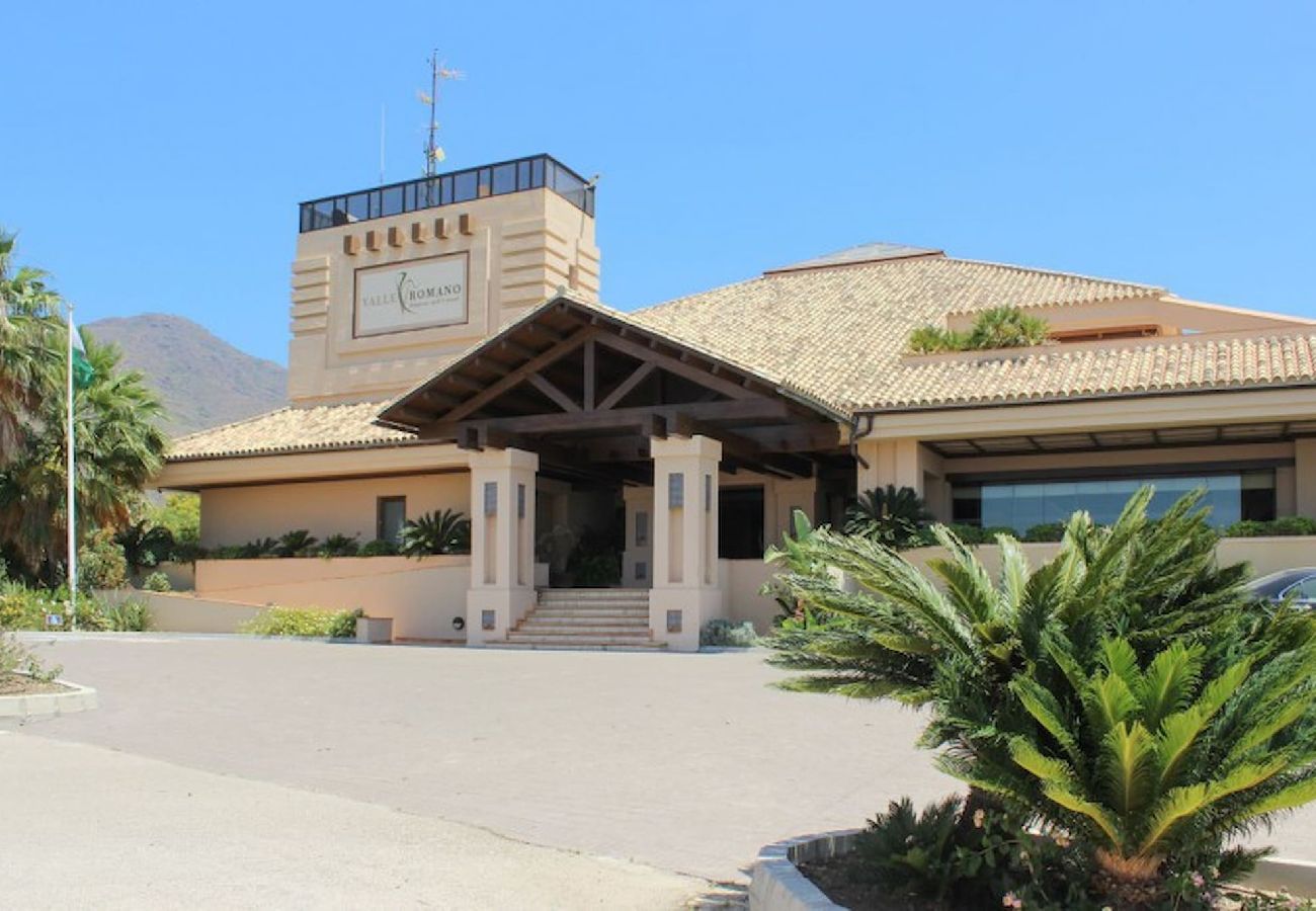 Apartamento en Estepona - Apartamento de 2 dormitorios con vistas al campo de golf de Valle Romano
