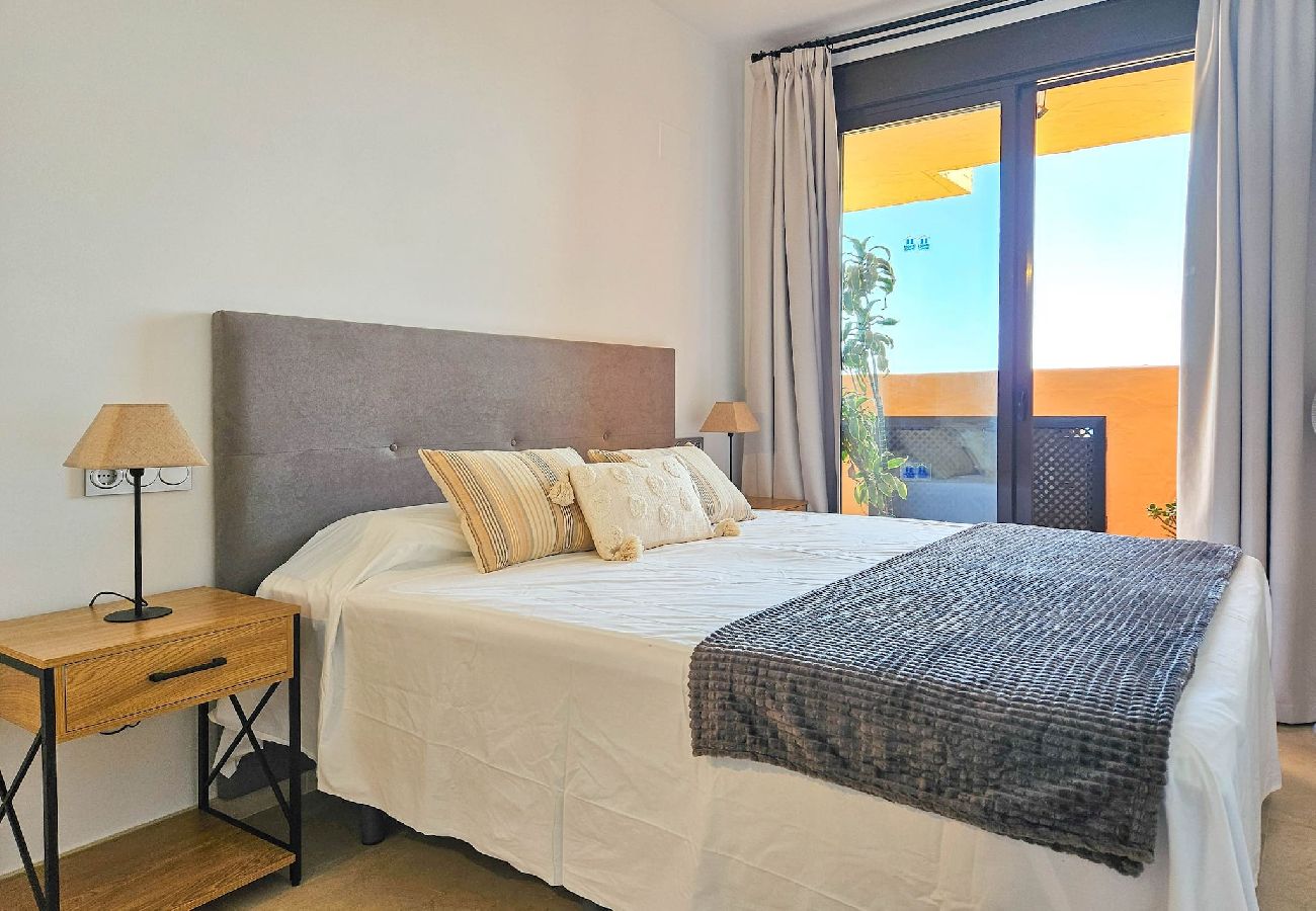 Apartamento en Mijas Costa - 5 piscinas comunitarias y excelentes vistas @ Calanova Sea Golf