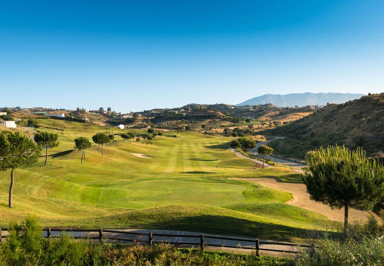 Apartamento en Mijas Costa - 5 piscinas comunitarias y excelentes vistas @ Calanova Sea Golf