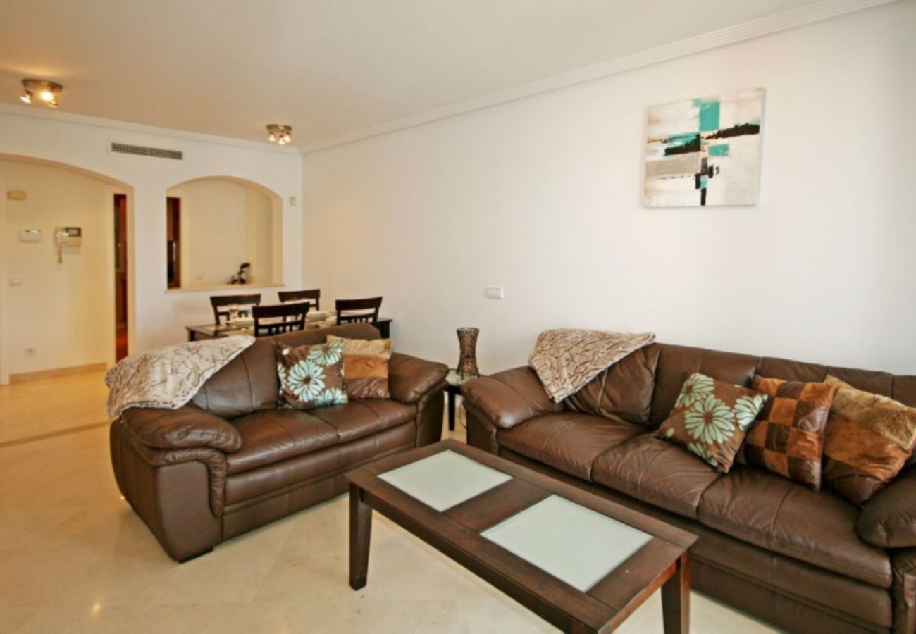 Apartamento en Benahavís - Apartamento con jardín en La Torre, Club de Golf Los Arqueros