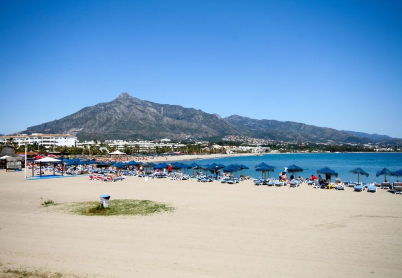 Apartamento en Benahavís - Apartamento con jardín en La Torre, Club de Golf Los Arqueros