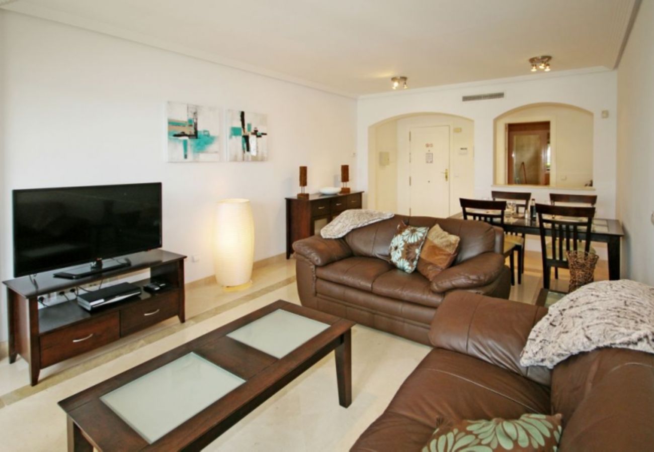 Apartamento en Benahavís - Apartamento con jardín en La Torre, Club de Golf Los Arqueros