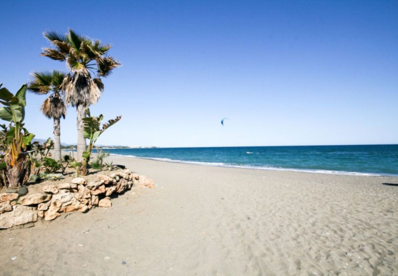 Apartamento en Benahavís - Apartamento con jardín en La Torre, Club de Golf Los Arqueros