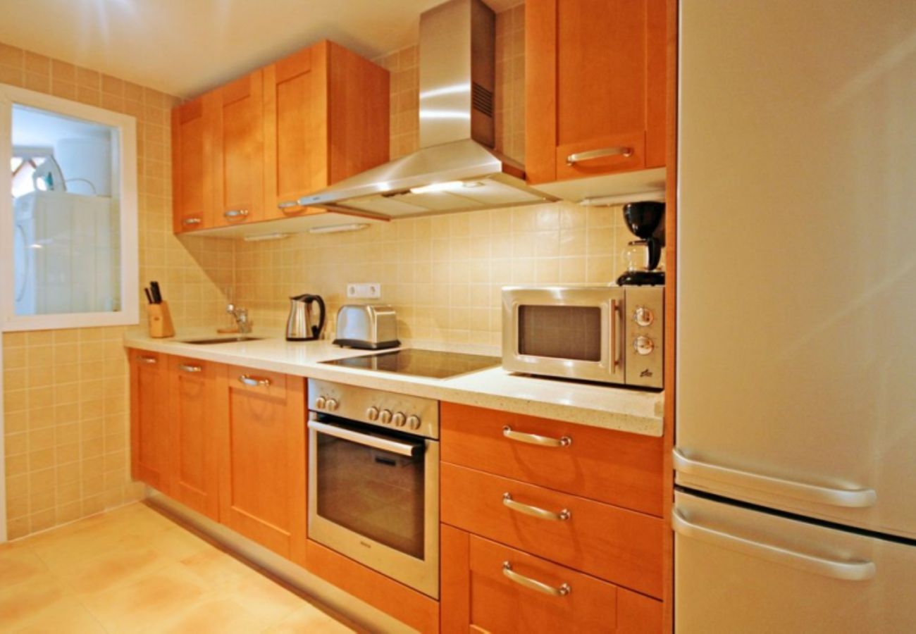 Apartamento en Benahavís - Apartamento con jardín en La Torre, Club de Golf Los Arqueros
