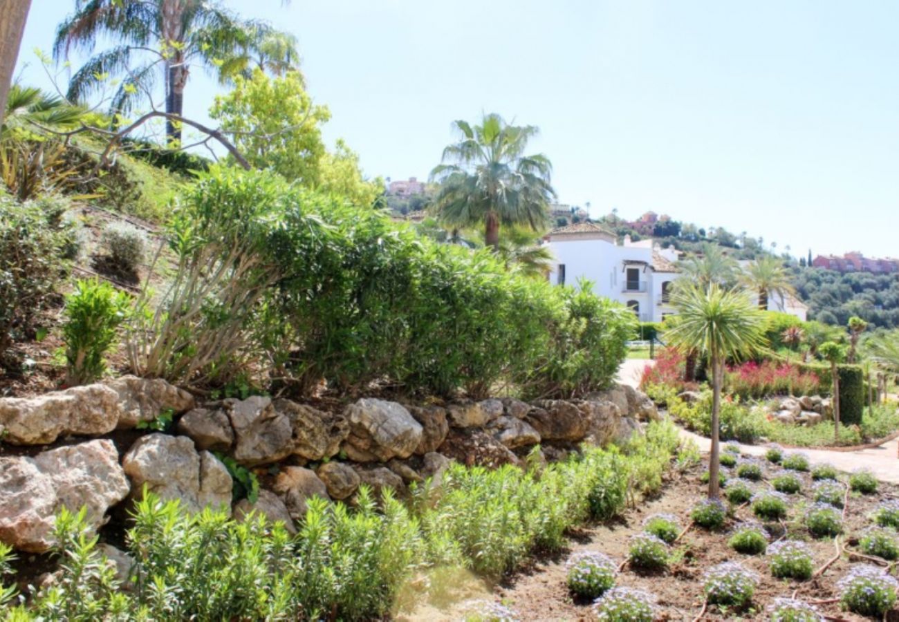 Apartamento en Benahavís - Apartamento con jardín en La Torre, Club de Golf Los Arqueros
