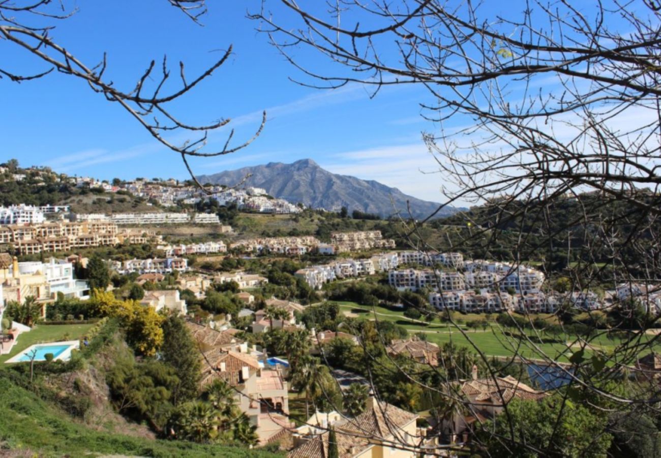Apartamento en Benahavís - Apartamento con jardín en La Torre, Club de Golf Los Arqueros