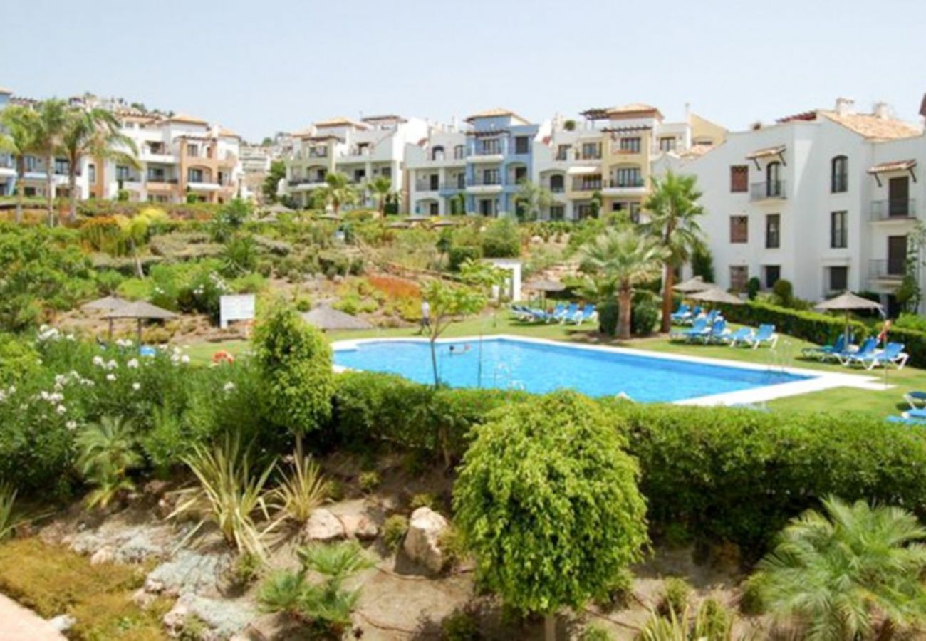 Apartamento en Benahavís - Apartamento con jardín en La Torre, Club de Golf Los Arqueros