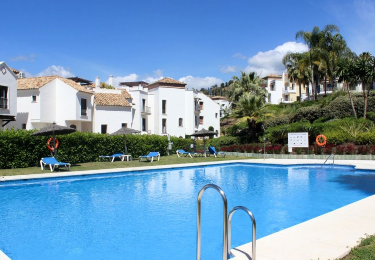 Apartamento en Benahavís - Apartamento con jardín en La Torre, Club de Golf Los Arqueros