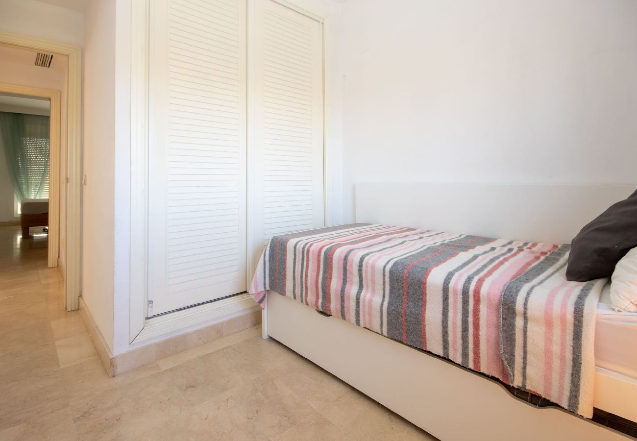 Apartamento en Mijas Costa - Apartamento de 2 dormitorios en primera línea de Calanova Grand Golf