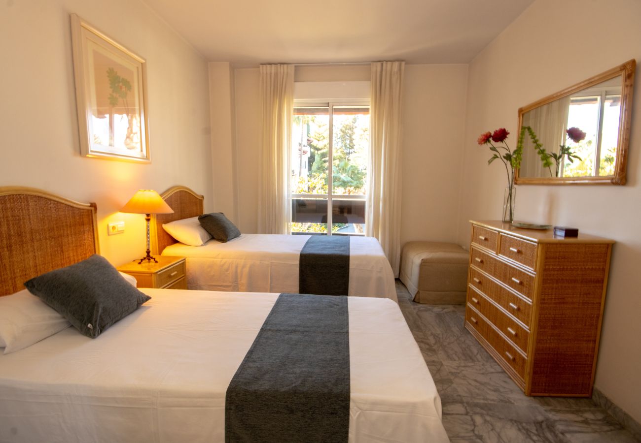 Apartamento en Marbella - Puerto Banús, a 400 metros de la playa.