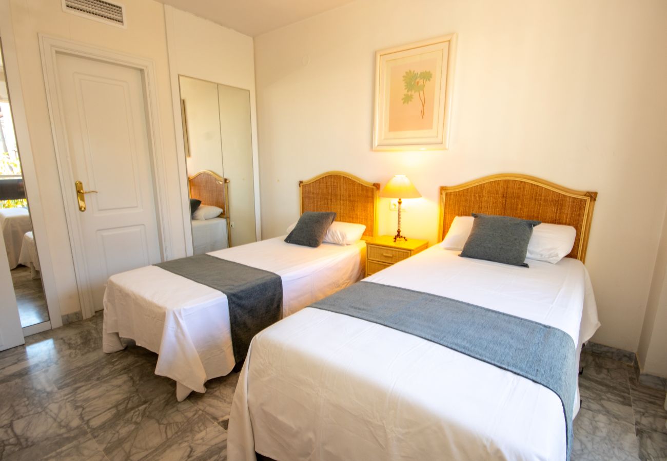 Apartamento en Marbella - Puerto Banús, a 400 metros de la playa.