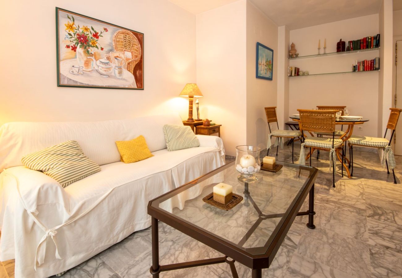 Apartamento en Marbella - Puerto Banús, a 400 metros de la playa.