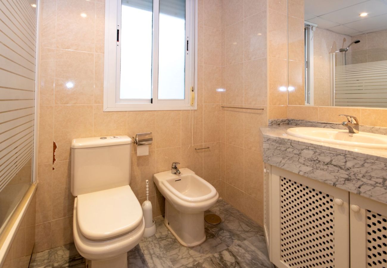 Apartamento en Marbella - Puerto Banús, a 400 metros de la playa.