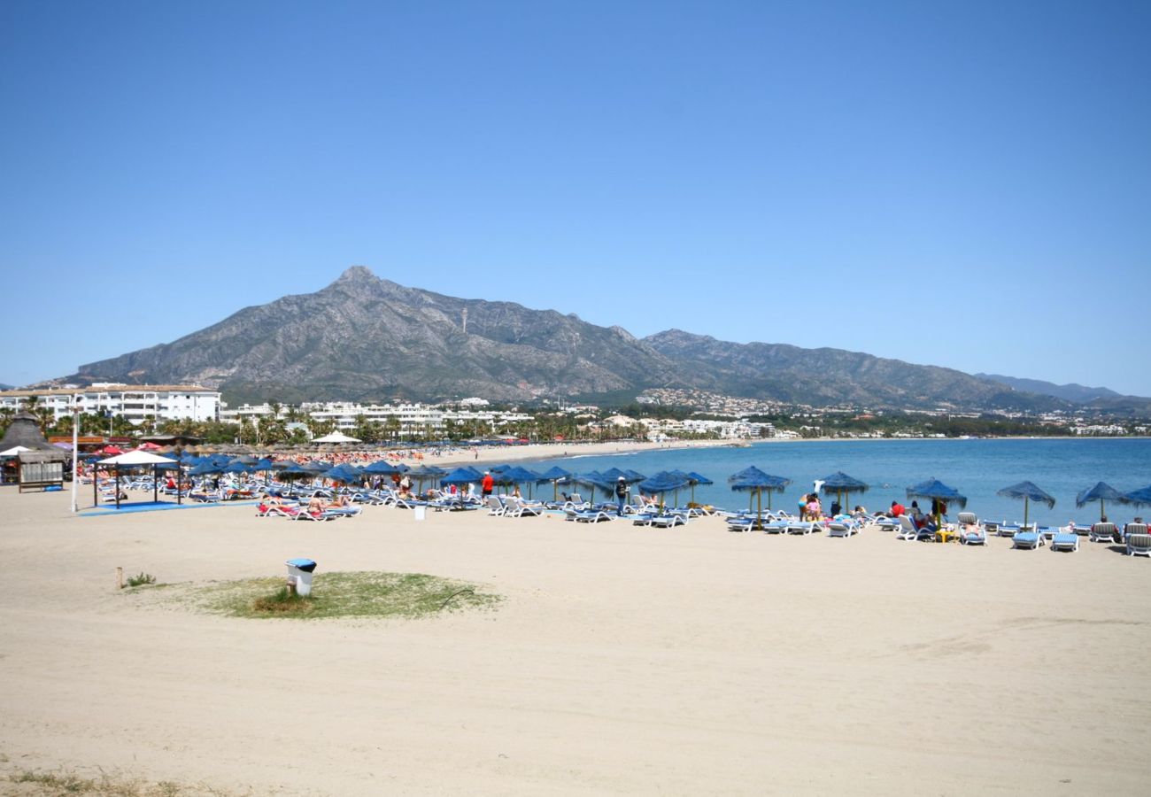 Apartamento en Marbella - Puerto Banús, a 400 metros de la playa.
