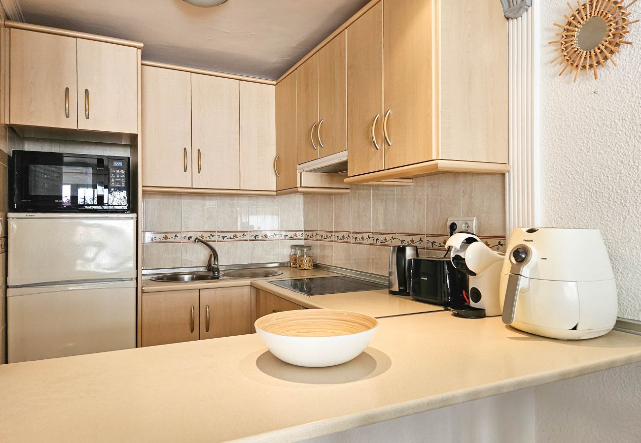 Apartamento en Benalmádena - Apartamento de 1 dormitorio con jardín  para 2 personas, estacionamiento, junto a la playa
